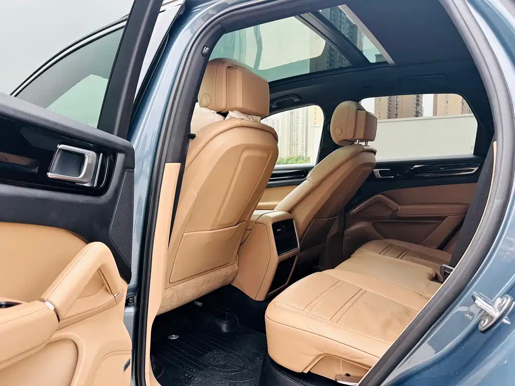 Porsche Cayenne — миниатюра 6