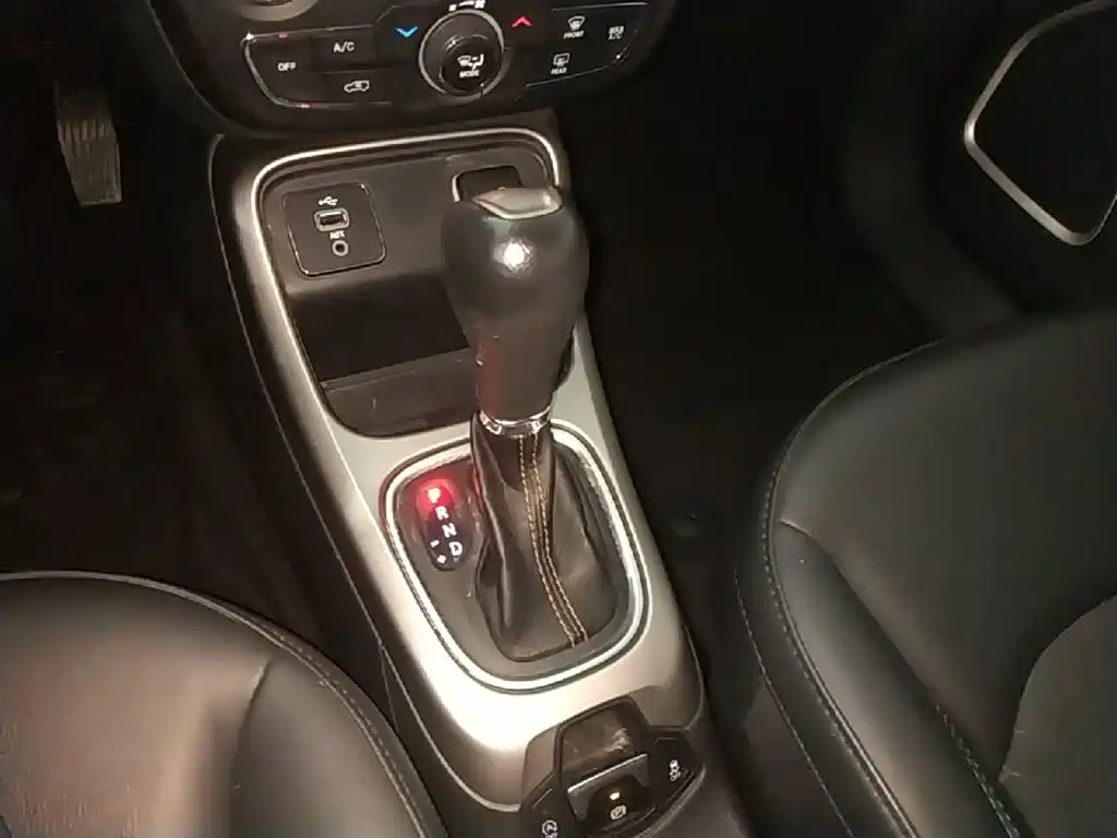 Jeep Compass — миниатюра 14