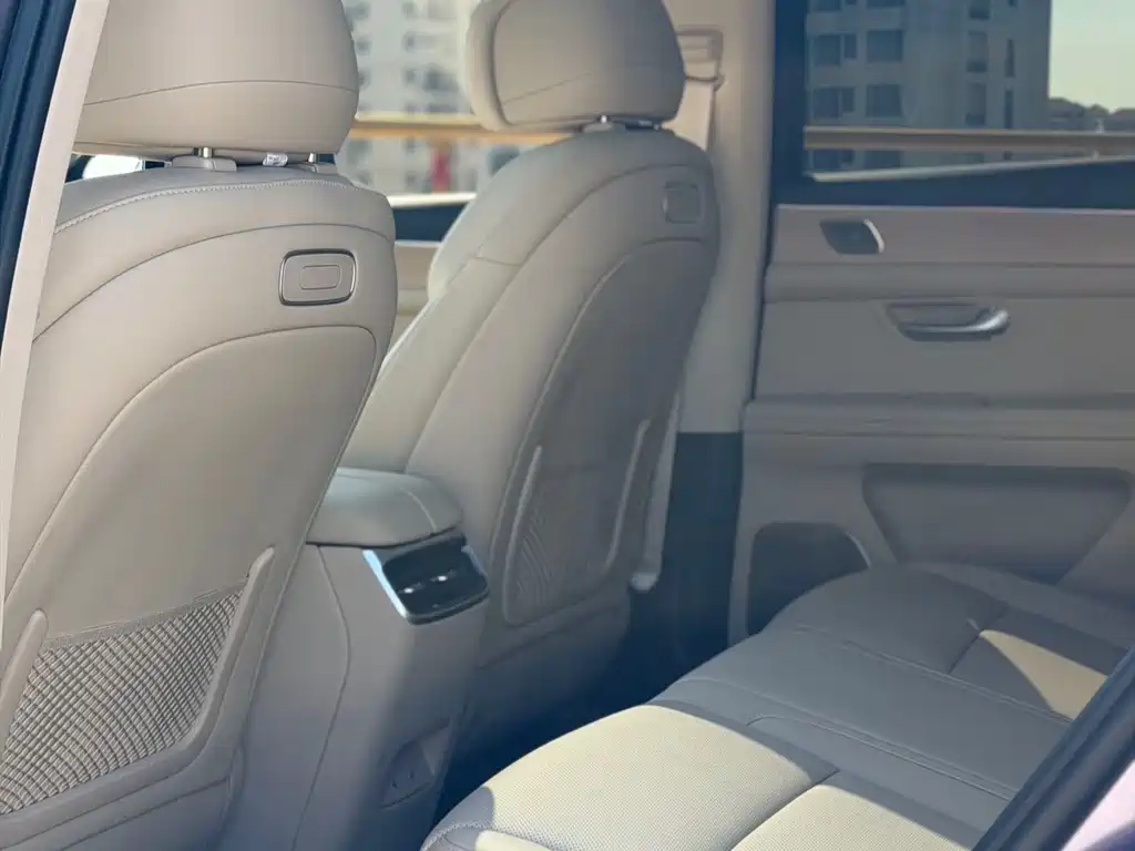 AITO ASK THE WORLD M5