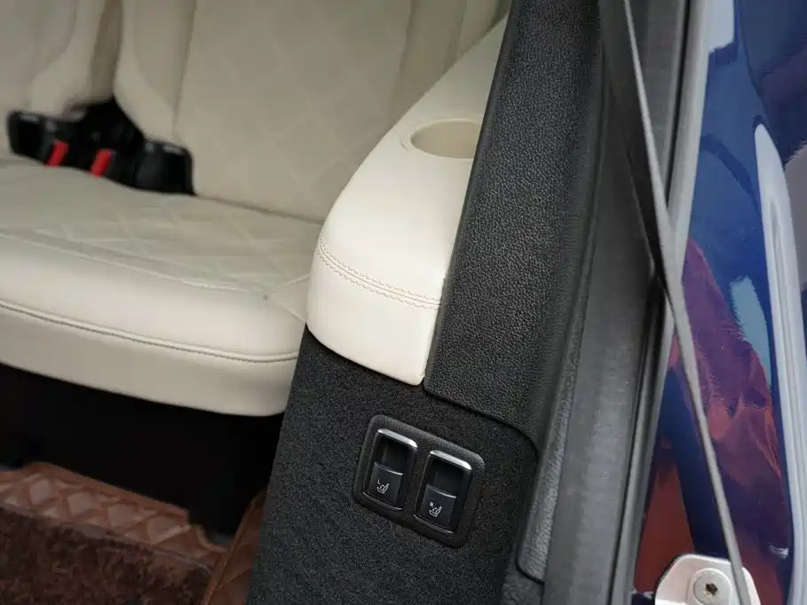 Mercedes-Benz GLS — миниатюра 36