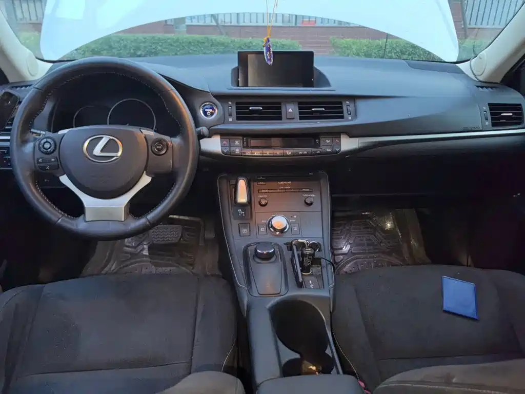 Lexus CT — миниатюра 10