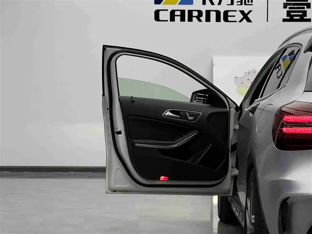 MERCEDES-BENZ GLA AMG