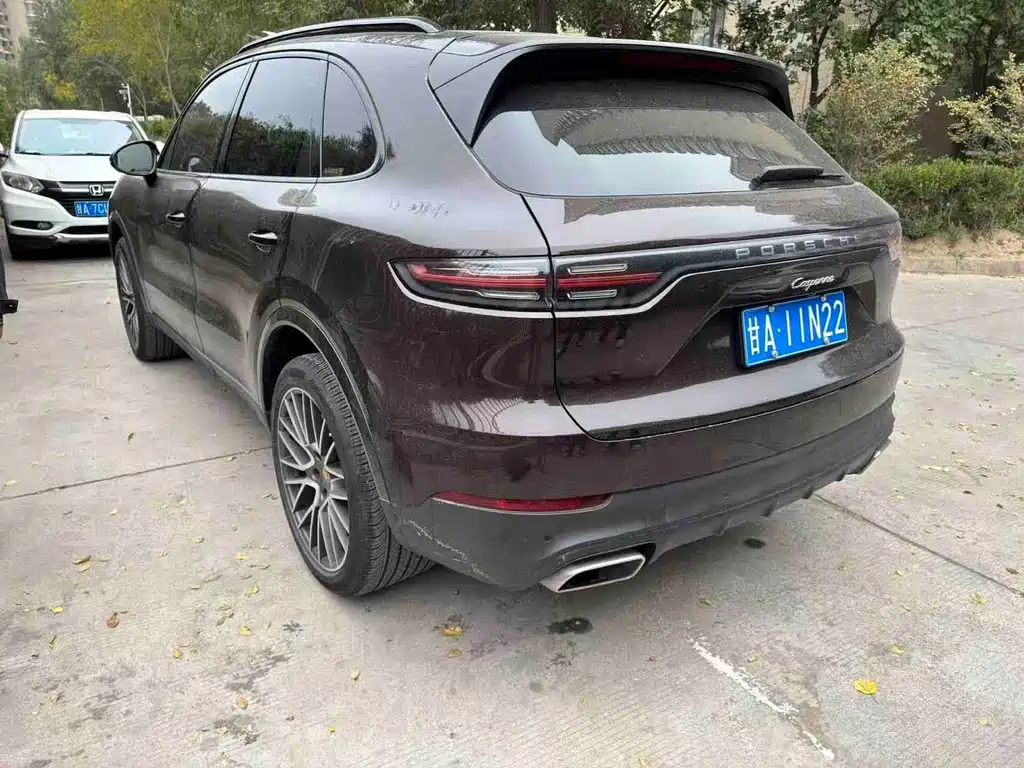 Porsche Cayenne — миниатюра 7