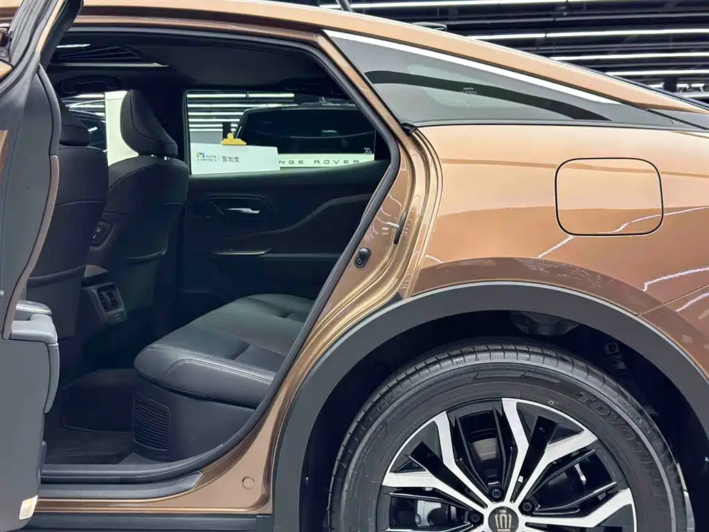 TOYOTA CROWN SPORTCROSS