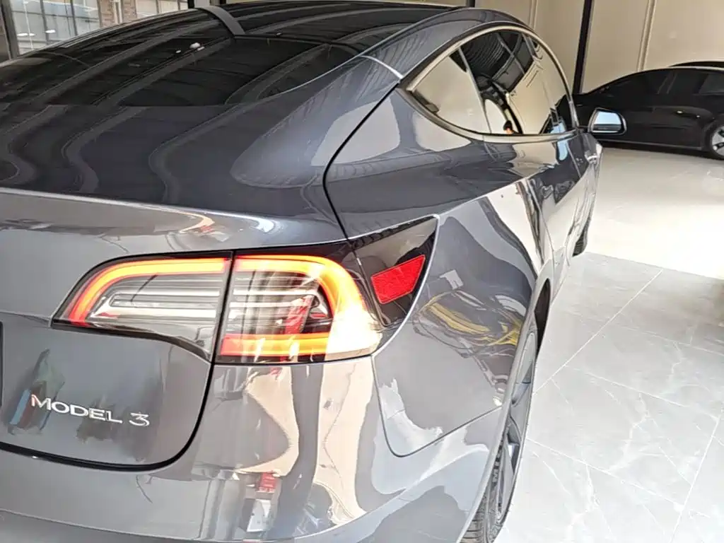 Tesla Model 3 — миниатюра 8