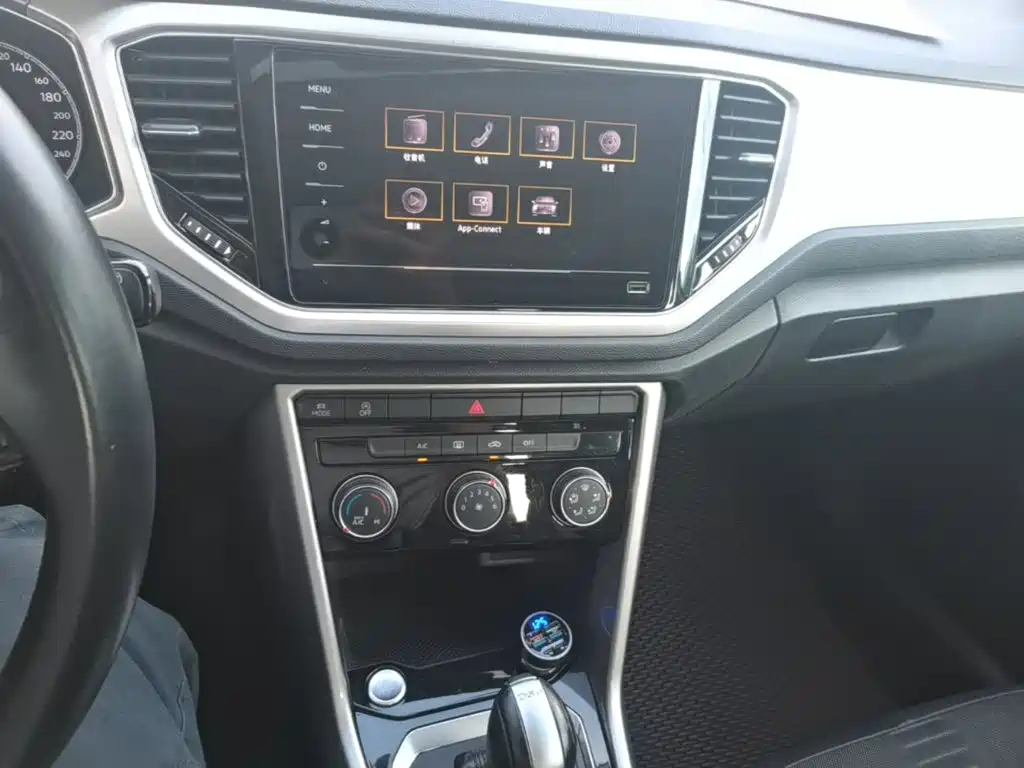 Volkswagen T-Roc — миниатюра 13