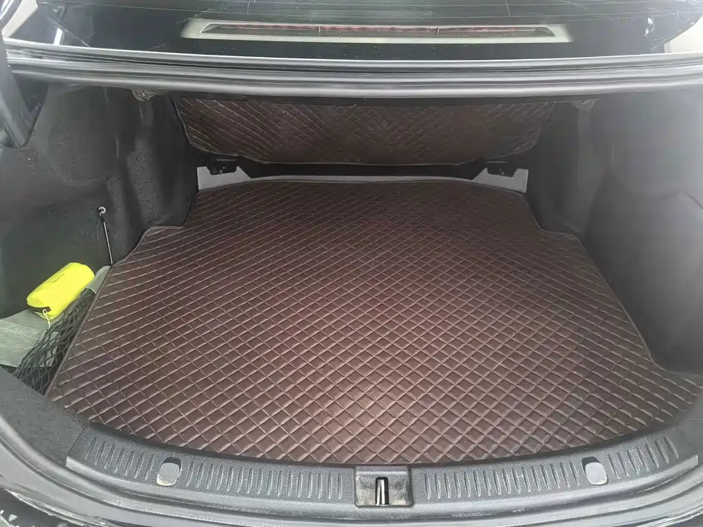 Mercedes-Benz E-Class — миниатюра 11