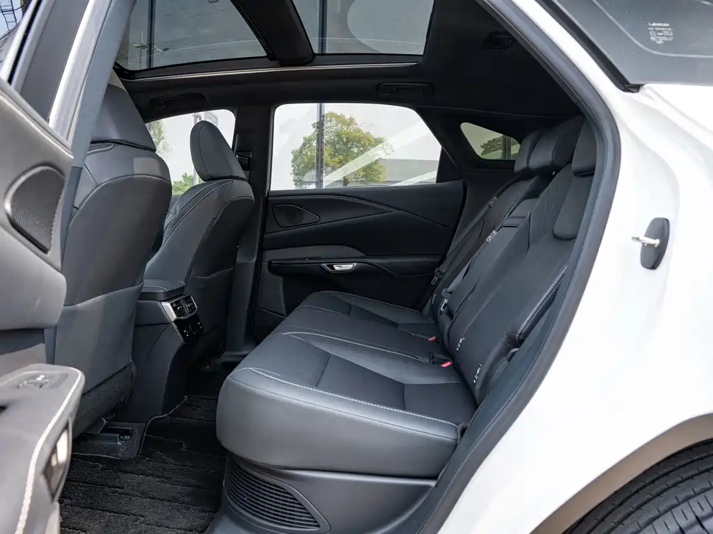 Lexus RX — миниатюра 10