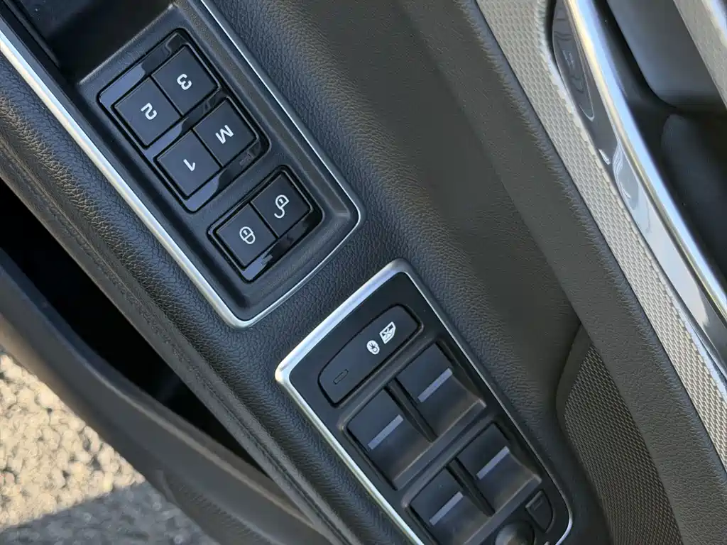 Jaguar XFL — миниатюра 18
