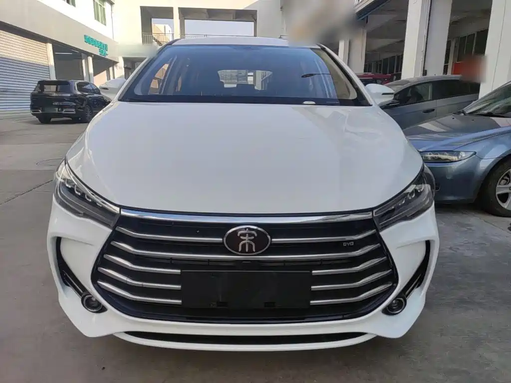 BYD MAX — миниатюра 3