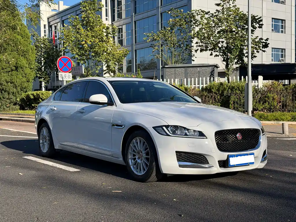 Jaguar XFL — миниатюра 3