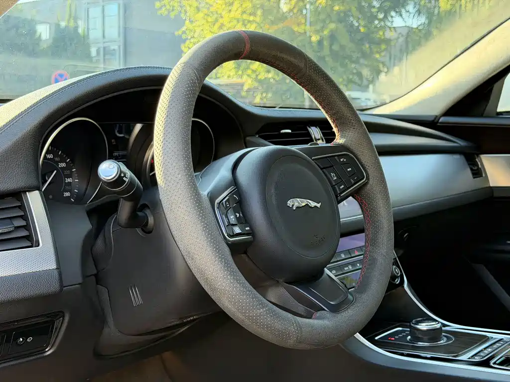 Jaguar XFL — миниатюра 14
