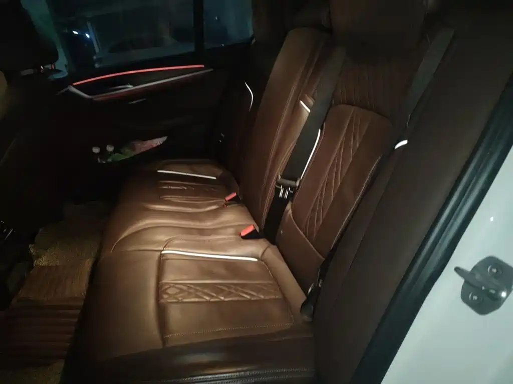 BMW 5 Series New Energy — миниатюра 18