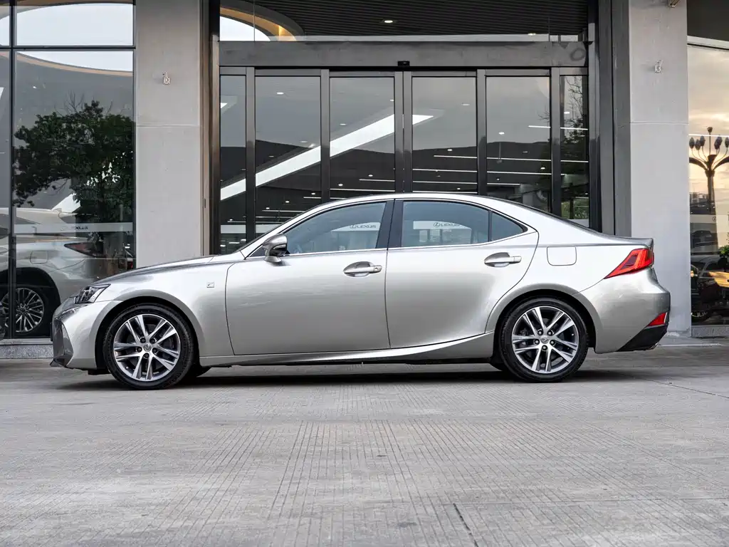 Lexus IS — миниатюра 4