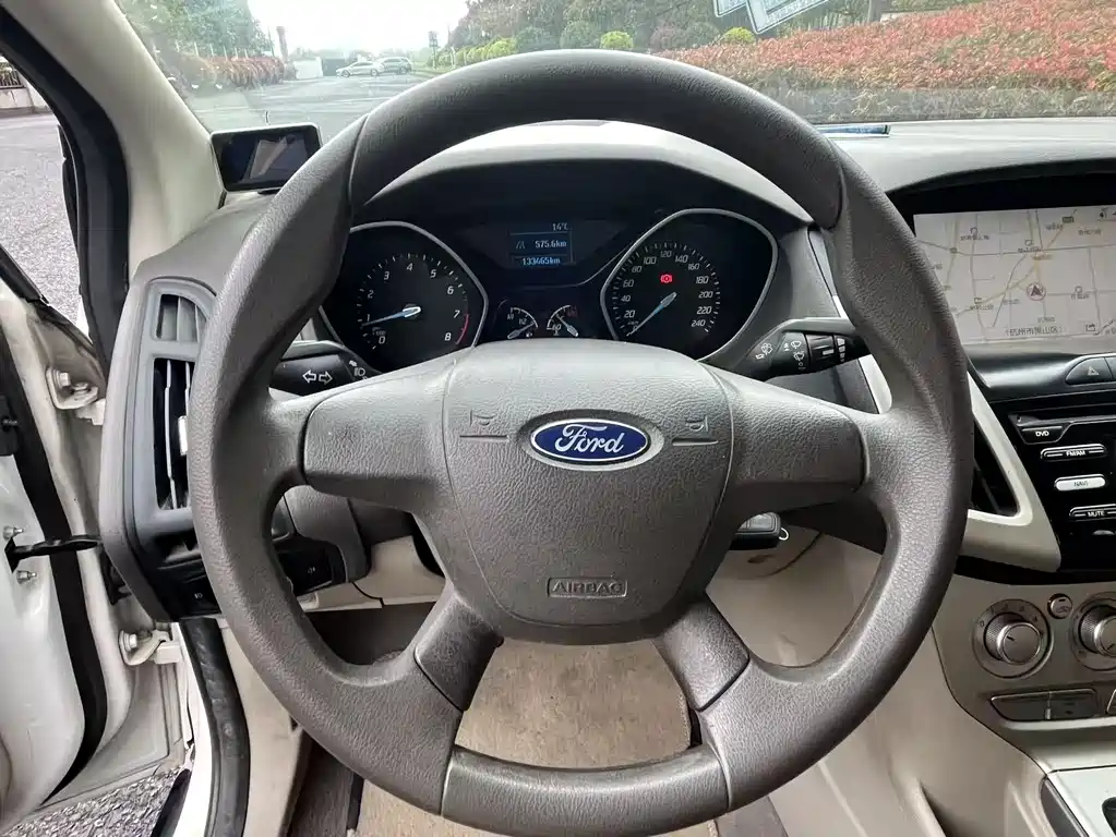 Ford Focus Sedan 1.6L Manual Comfort Type, фото 13