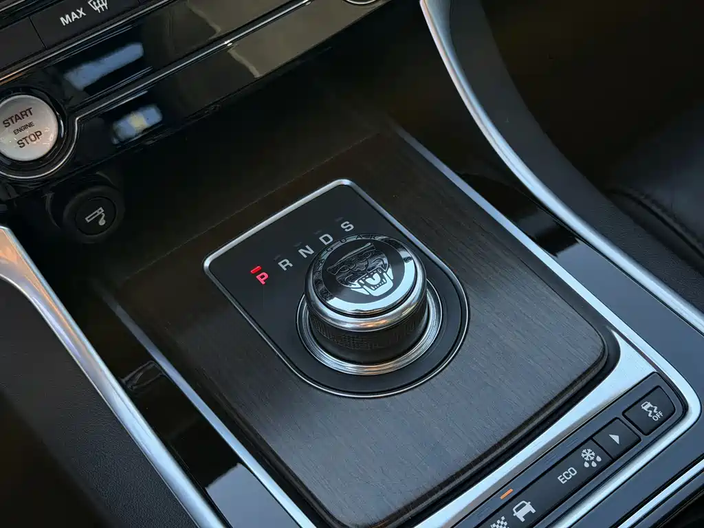 Jaguar XFL — миниатюра 13