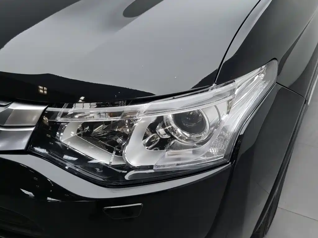 Mitsubishi Outlander (Import) — миниатюра 7