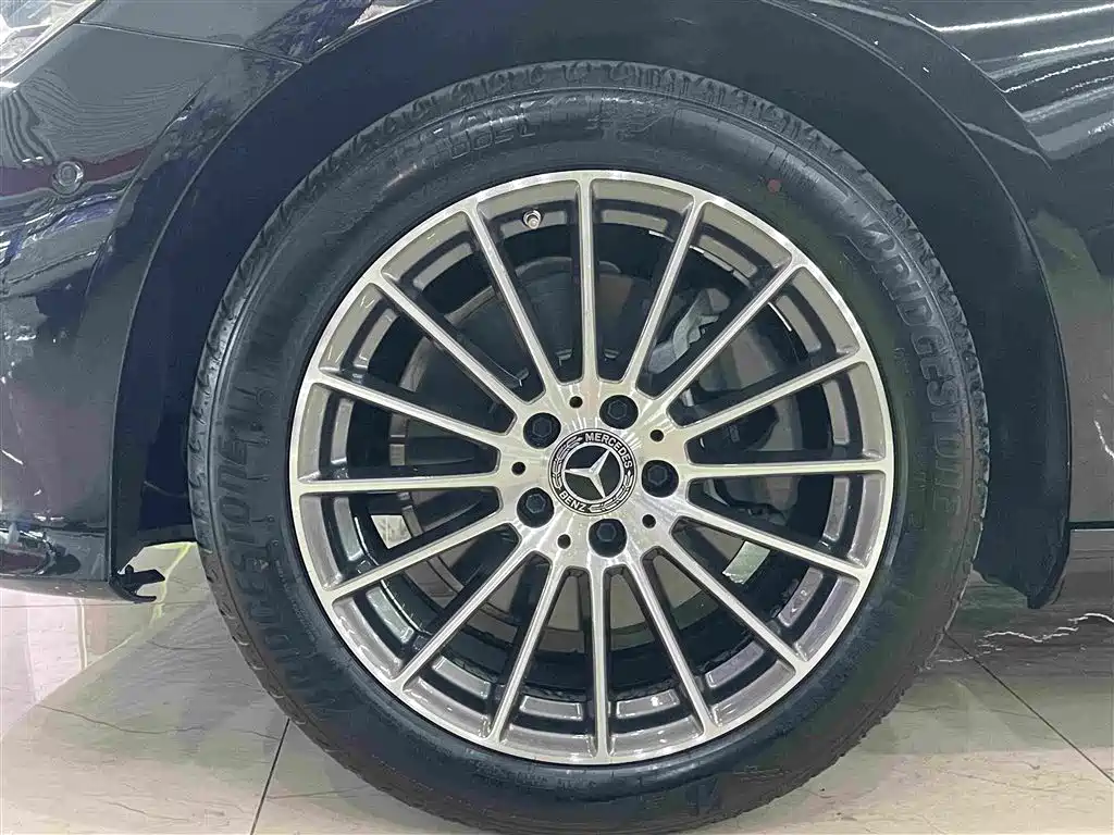 Mercedes-Benz E-Class — миниатюра 6