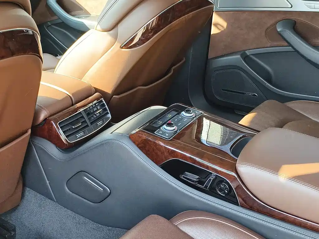 Audi A8 — миниатюра 7