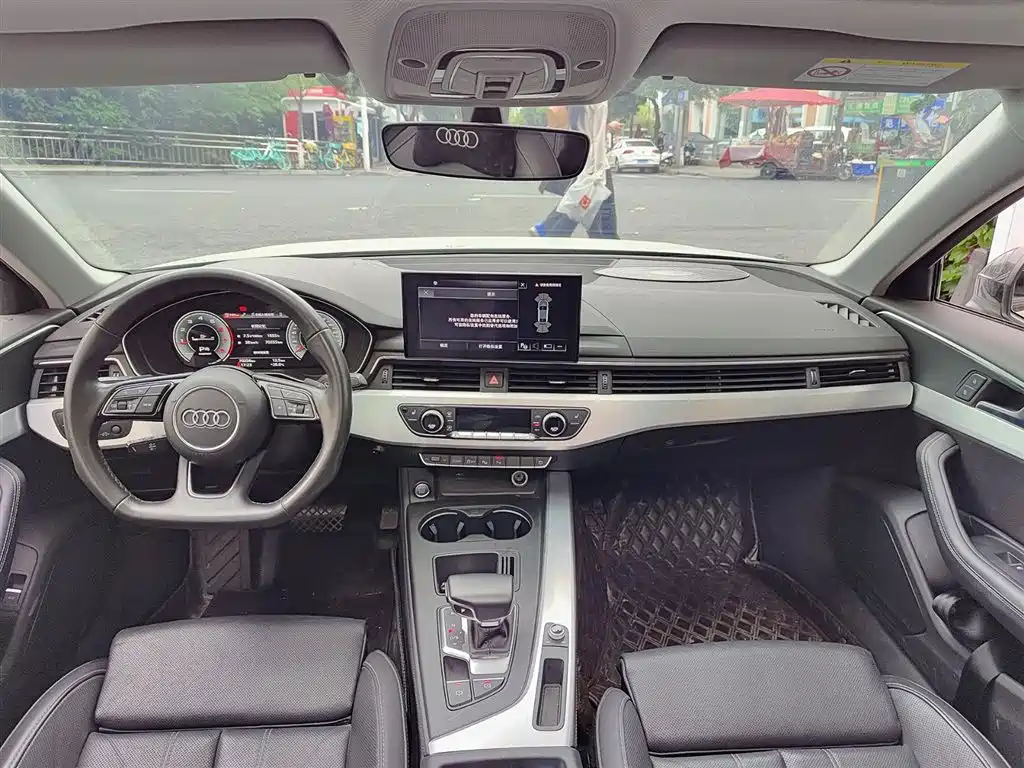 Audi A4L - фото 10