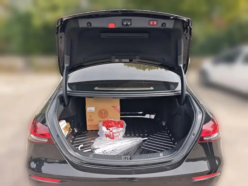 Mercedes-Benz E-Class — миниатюра 15