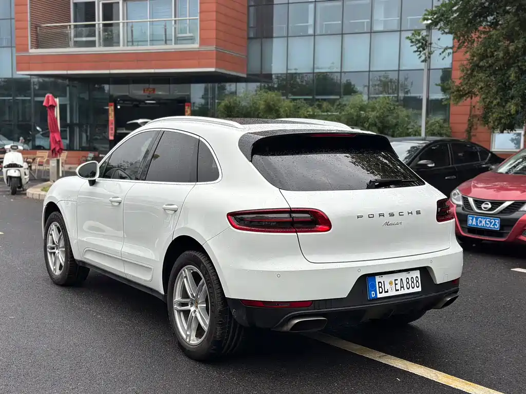Porsche Macan — миниатюра 4