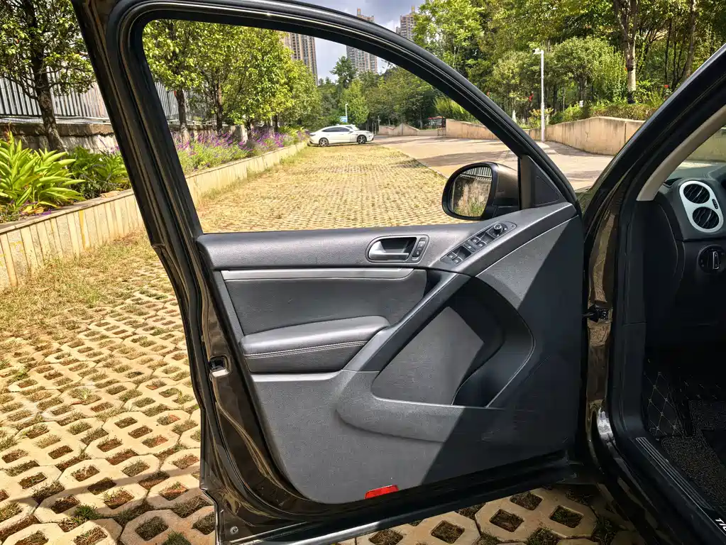 Volkswagen Tiguan — миниатюра 4