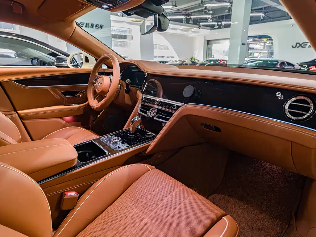 Bentley Flying Spur PHEV — миниатюра 6