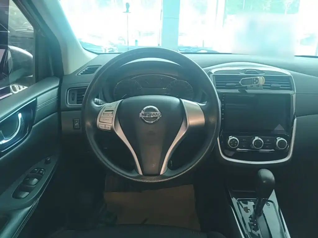 Nissan Tiida — миниатюра 11