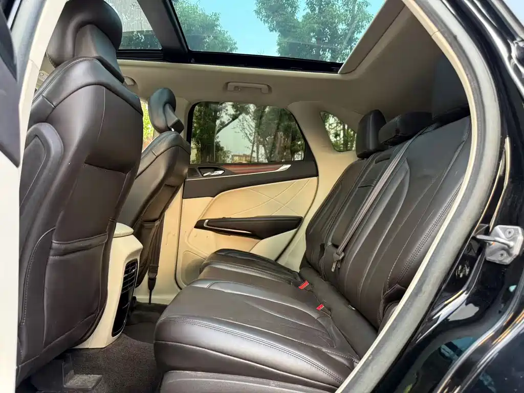 Lincoln MKC — миниатюра 16