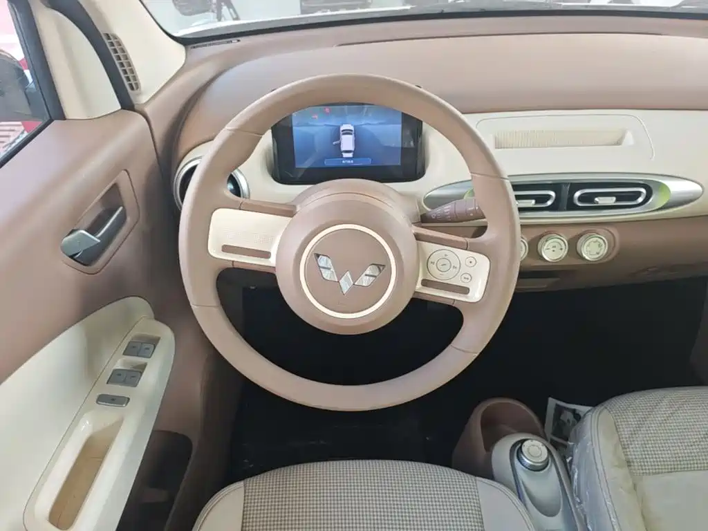 Wuling MINIEV — миниатюра 11