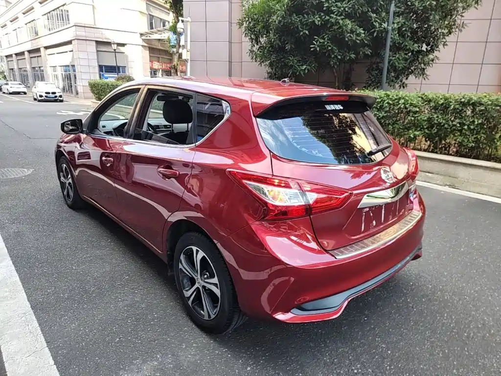 Nissan Tiida — миниатюра 5