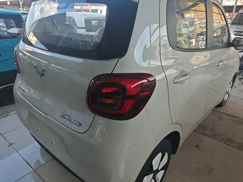 Wuling MINIEV — миниатюра 8