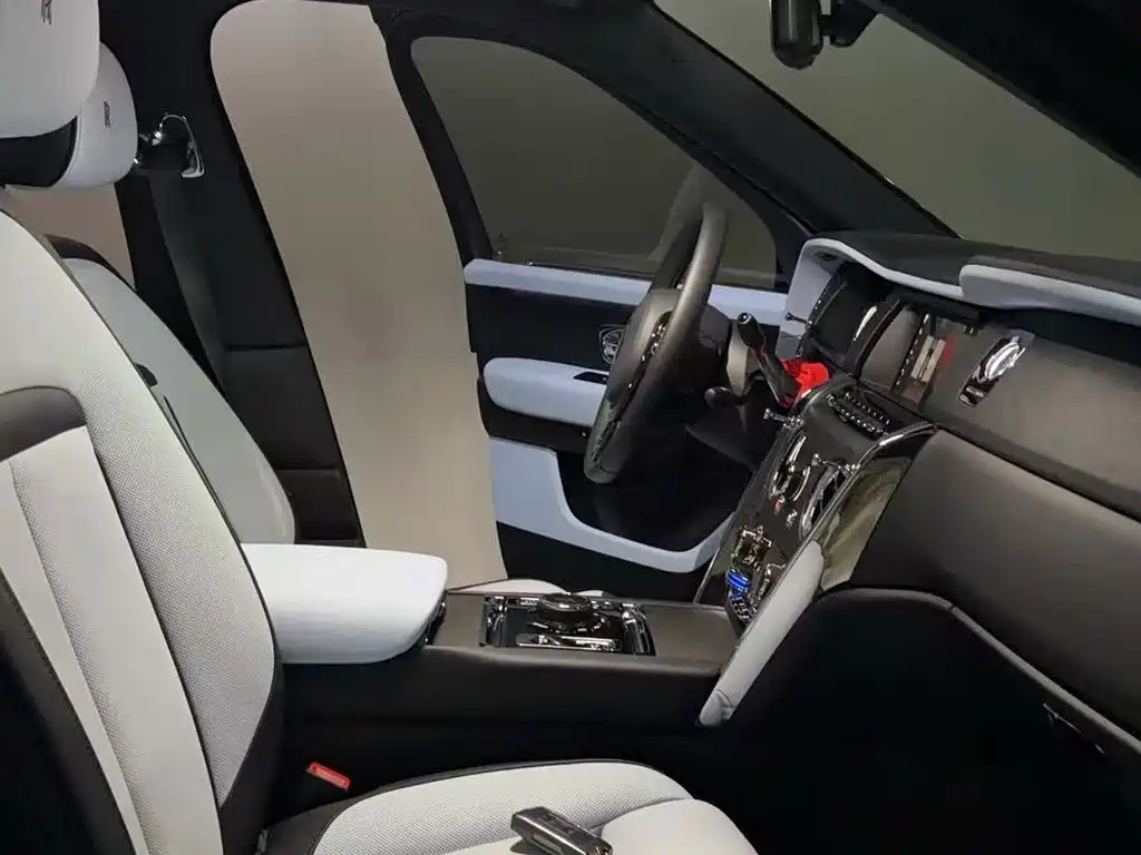 Rolls-Royce Cullinan 2018 мест