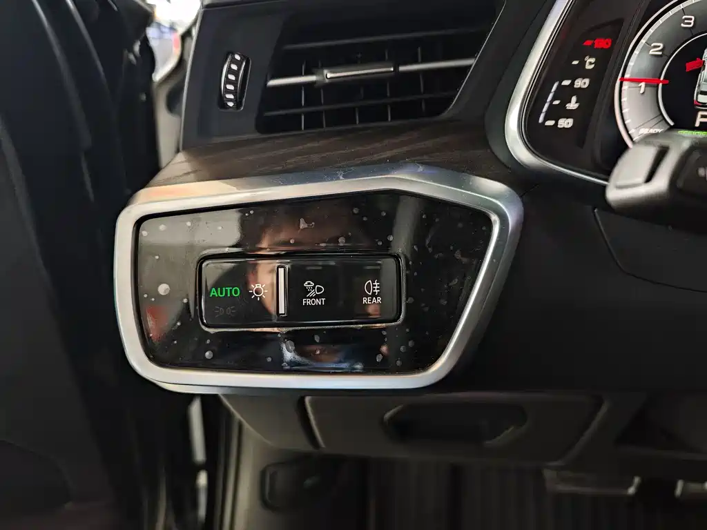 Audi A6L 2025 45 TFSI quattro + Premium