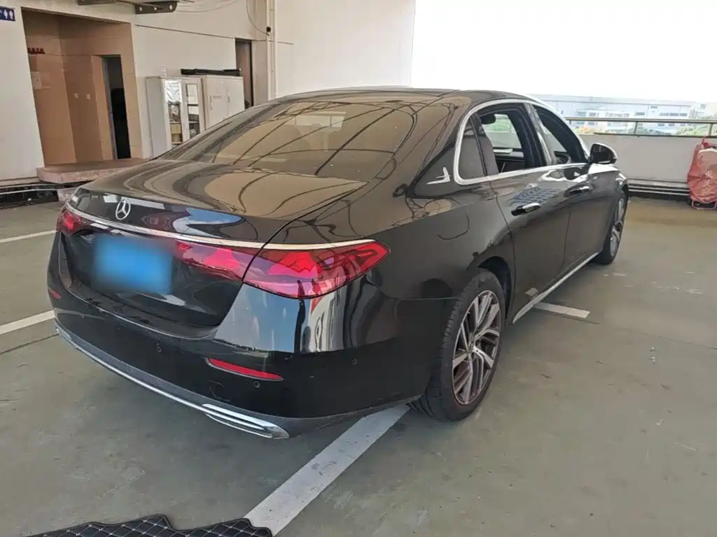 Mercedes-Benz E-Class — миниатюра 7