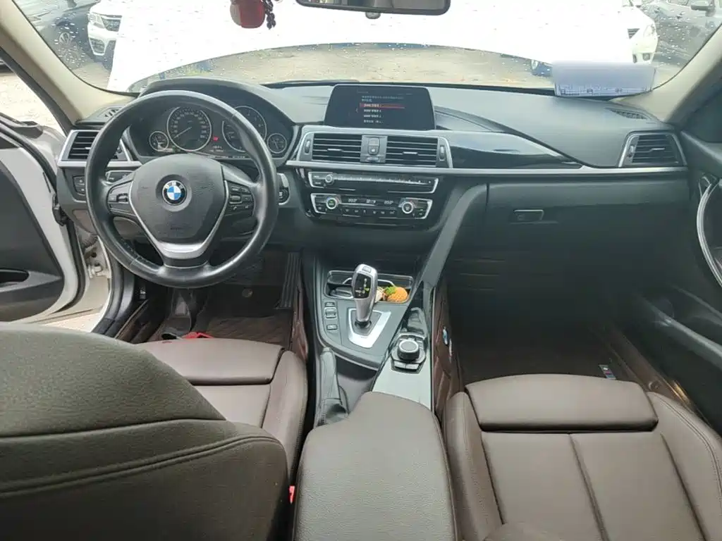 BMW 3 Series — миниатюра 10