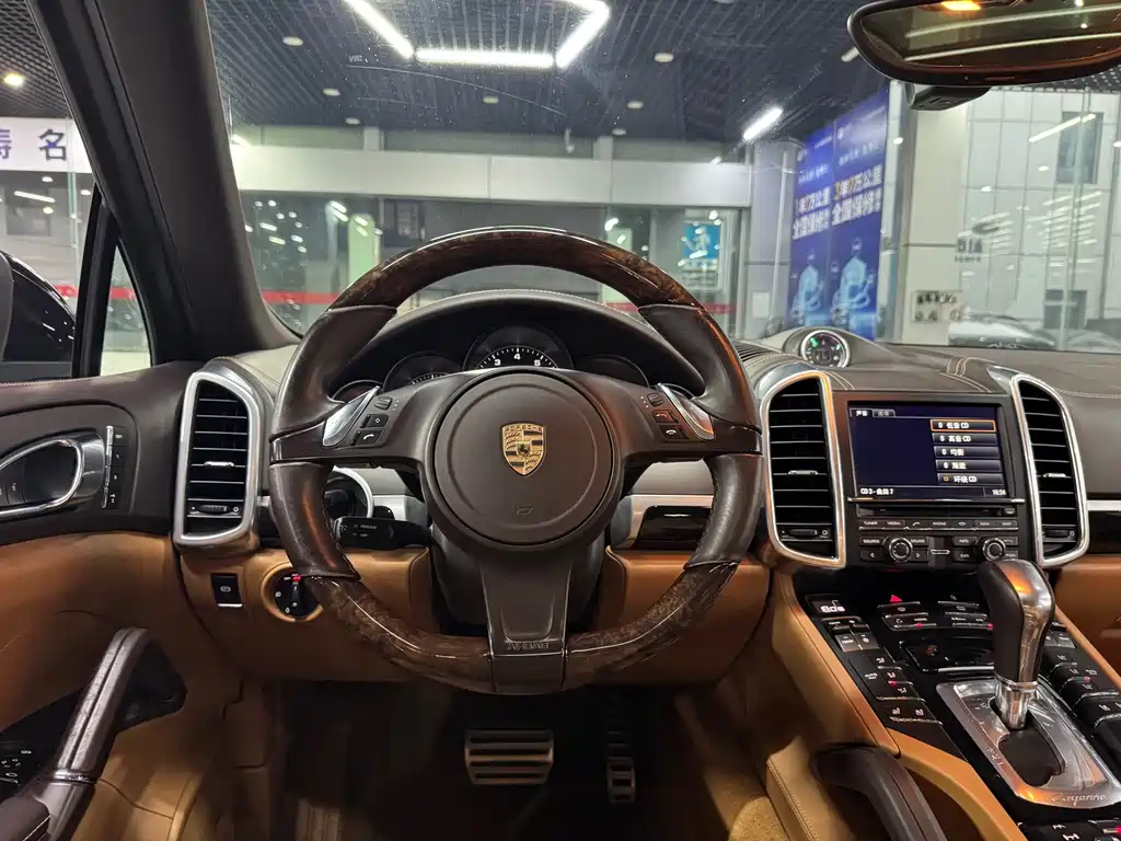 Porsche Cayenne — миниатюра 16