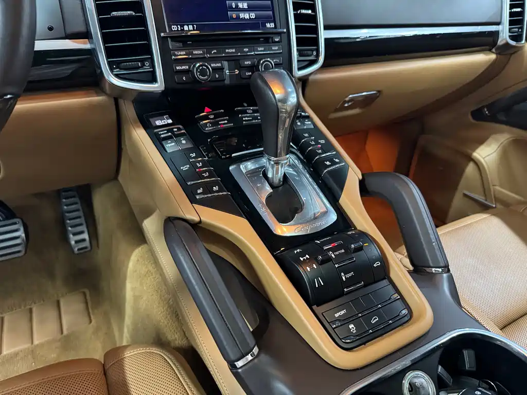 Porsche Cayenne — миниатюра 14