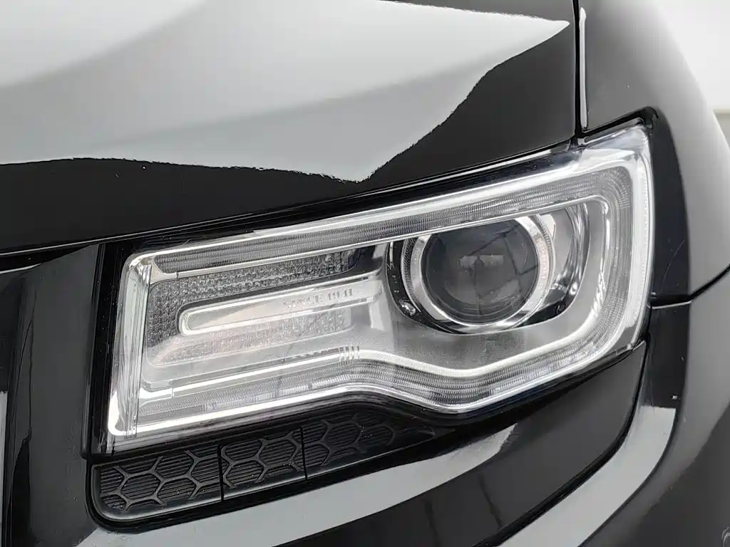 Jeep Grand Cherokee (Import) — миниатюра 7
