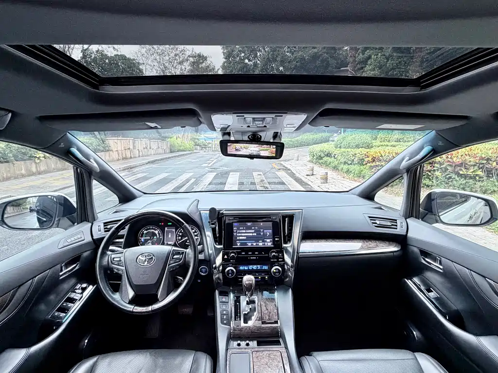 Toyota Alphard 2019 2.5L Luxury