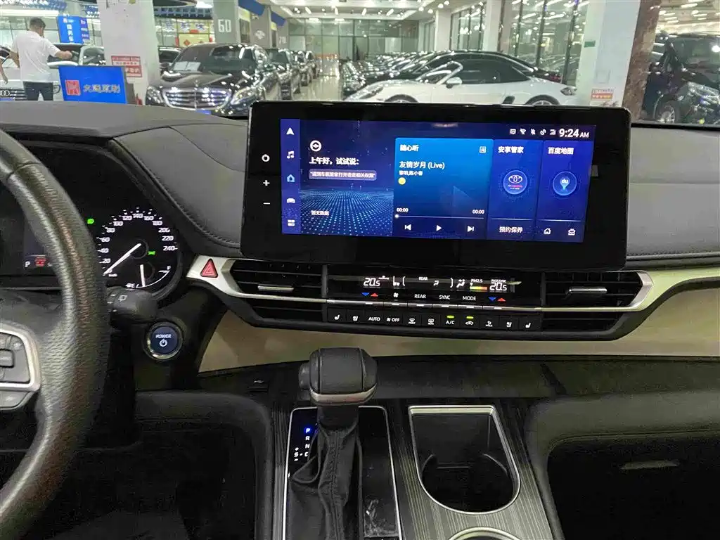 Toyota Granvia — миниатюра 8