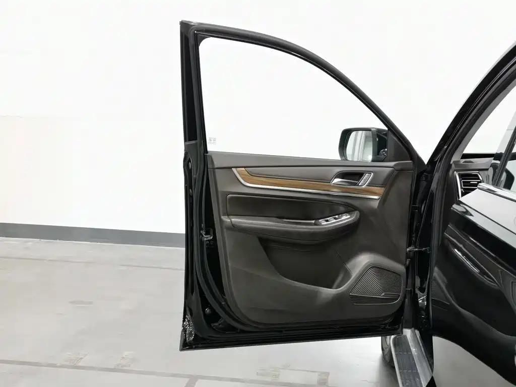 Roewe RX8 — миниатюра 8