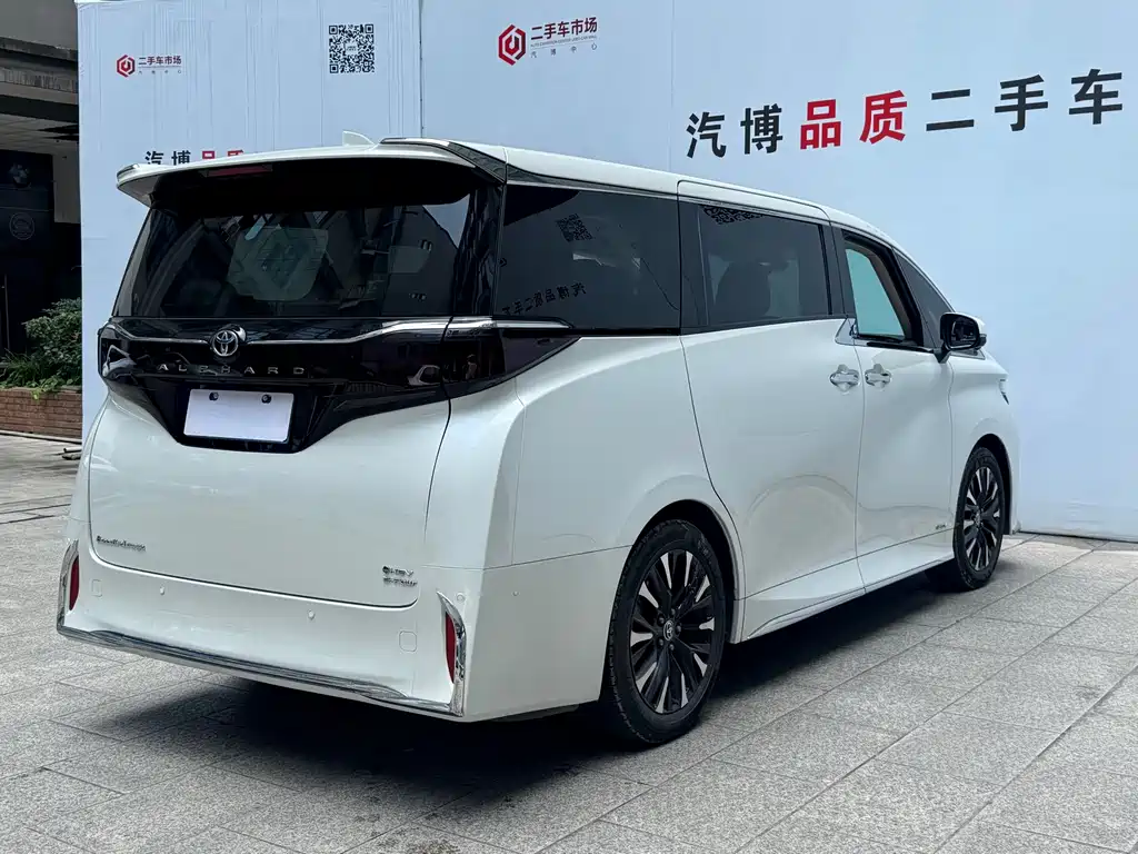 Toyota Alphard — миниатюра 9