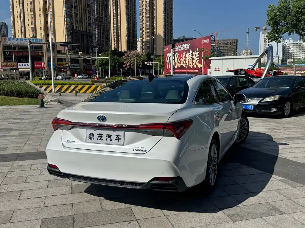 Toyota Avalon — миниатюра 8