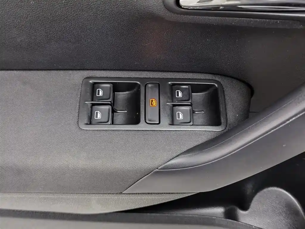 Volkswagen Polo 2014 1.4L MT