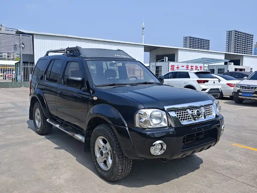 Nissan Paladin — миниатюра 3