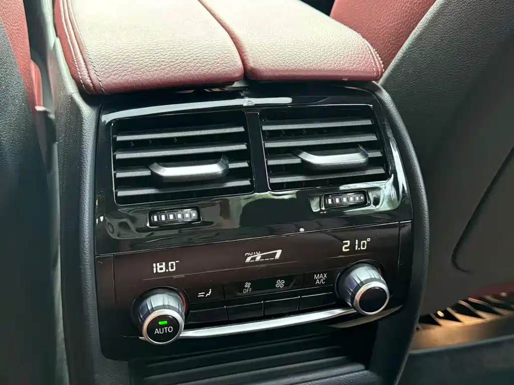BMW 5 Series — миниатюра 11