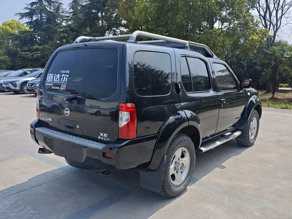 Nissan Paladin — миниатюра 10