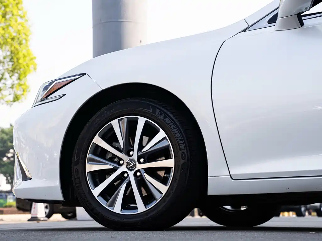 Lexus ES — миниатюра 8